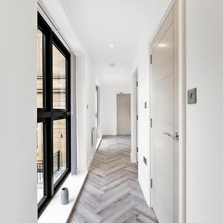 Stylish Large Leeds Apartment - Parking Eksteriør billede