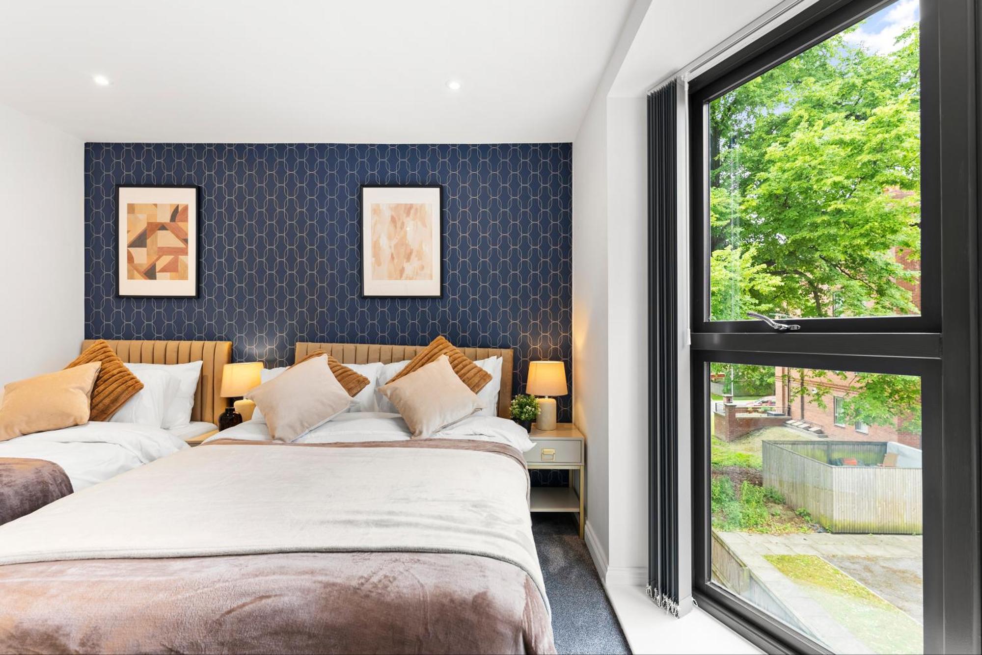 Stylish Large Leeds Apartment - Parking Eksteriør billede